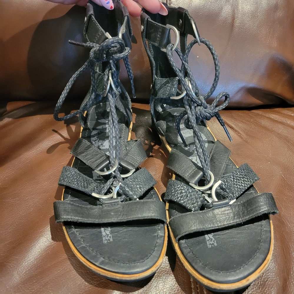 Sorel Black Strappy Sandals